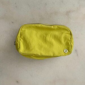 Lululemon Everywhere Belt Bag 1L in Yellow Serpentine